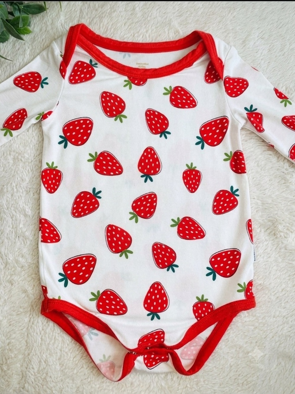 BambooBud Strawberry Bodysuit 6-9M Bamboo Baby Strawberries